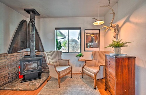 Cottonwood-Verde Village House | Pet-Friendly Retreat with Treehouse Near Sedona Awaits