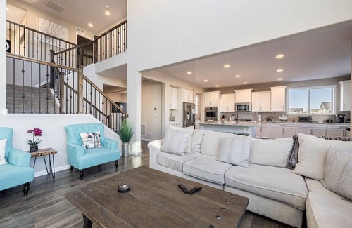 Commerce City House | Pet-Friendly Ocean View Escape with Breakfast Included