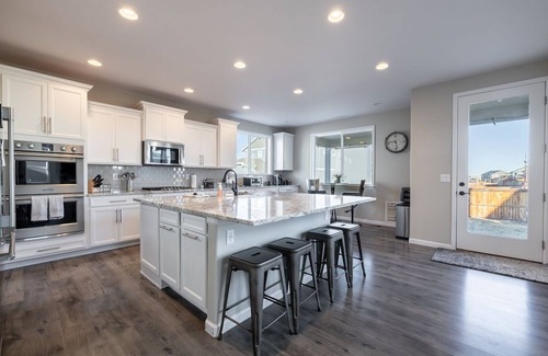 Commerce City House | Pet-Friendly Ocean View Escape with Breakfast Included