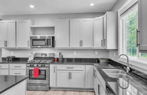 South Bend House | Pet-Friendly Getaway with Golf & Private Patio Retreat home