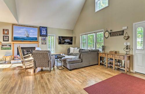 Pine Bush House | Inviting Grand Pine Bush Retreat with Deck on 2 Acres