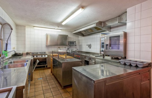 Lauterbach House | Perfect Pet-Friendly Guesthouse Ideal for Group Stays