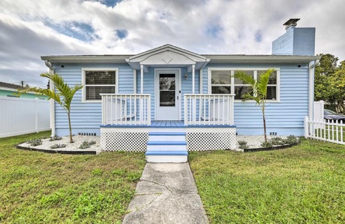 Gulfport House | Pet-Friendly Gulfport Home Steps from the Beach