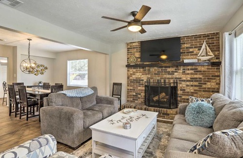 Gulfport House | Pet-Friendly Gulfport Home Steps from the Beach