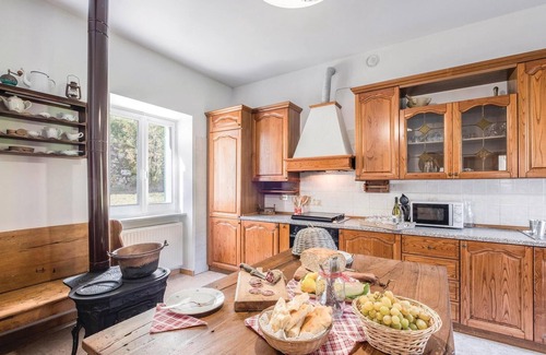 Varese Ligure House | Serene Detached House in Vara Valley with Spa & Family Amenities