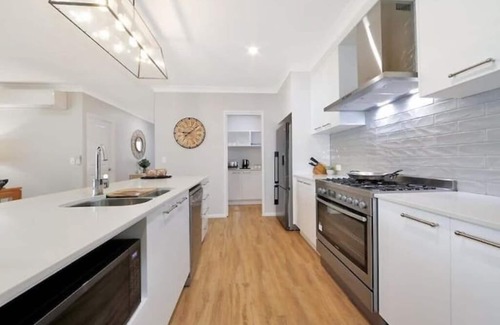 Point Vernon House | Pet-Friendly Hamptons Home Steps from the Beach, Rated 10/10