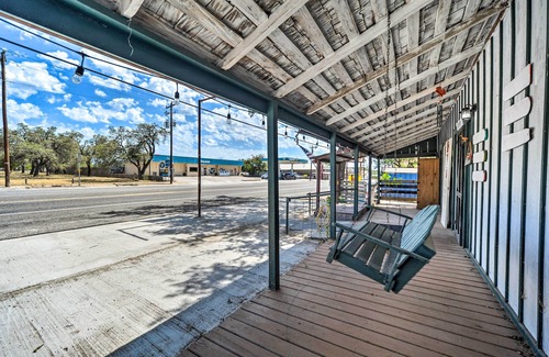 Harper Cottage | Pet-Friendly Harper Farmhouse with Expansive Deck Retreat