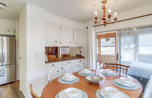 Higden House | Pet-Friendly Higden Retreat Near Marina with Spa & Breakfast