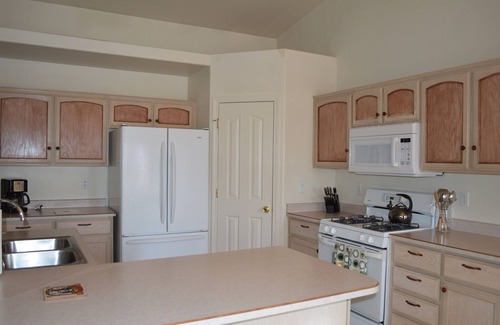 View Point House | Pet-Friendly Retreat with Scenic Mountain Views and Spa