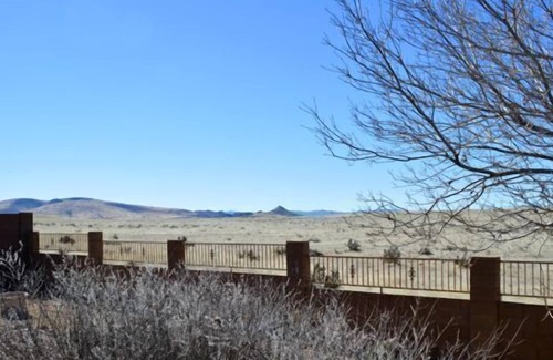 View Point House | Pet-Friendly Retreat with Scenic Mountain Views and Spa