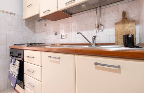 Canneto House | Pet-Friendly Holiday Home close 30 m from the Sea with Terrace