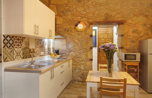 Telde House | Pet-Friendly Casa Mamayana: Oceanfront Retreat with Wi-Fi