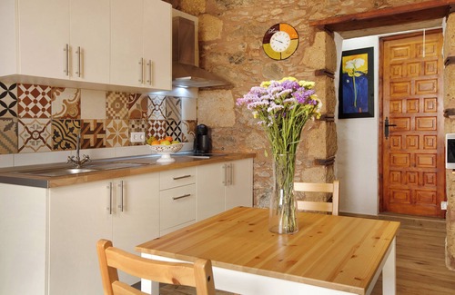 Telde House | Pet-Friendly Casa Mamayana: Oceanfront Retreat with Wi-Fi