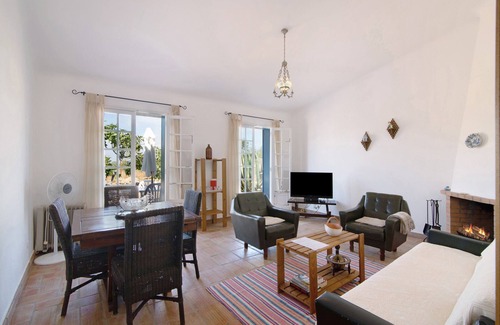 Charneca House | Pet-Friendly Algarve Rural Villa with Shared Terrace Awaits