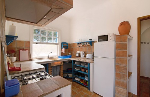 Charneca House | Pet-Friendly Algarve Rural Villa with Shared Terrace Awaits