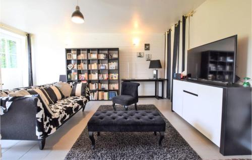 Le Mesnil-Esnard House | Pet-Friendly Getaway in Le Mesnil-Esnard with Wifi