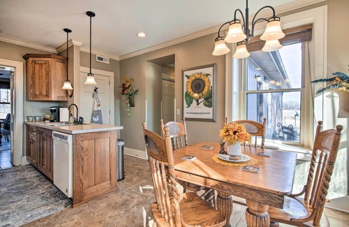 Manhattan House | Top-Rated Pet-Friendly Getaway in Manhattan with Fire Pit