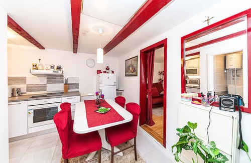 Blizna Donja House | Unique Vacation Home for 4 with Pet-Friendly Amenities
