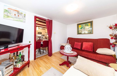 Blizna Donja House | Unique Vacation Home for 4 with Pet-Friendly Amenities