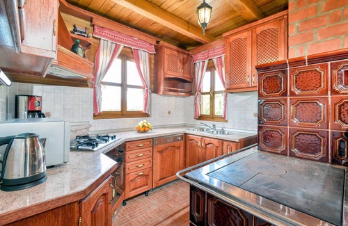 Hrascina House | Cozy Child-Friendly Cottage Near Zagreb with Great Amenities