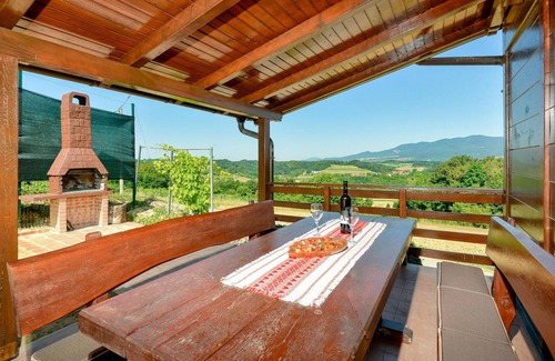 Hrascina House | Cozy Child-Friendly Cottage Near Zagreb with Great Amenities