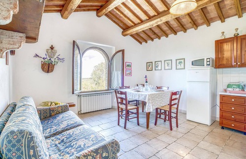 Volterra House | Cozy 1 Bedroom Stay in Volterra with Pool & Spa Access