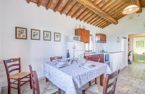 Volterra House | Cozy 1 Bedroom Stay in Volterra with Pool & Spa Access