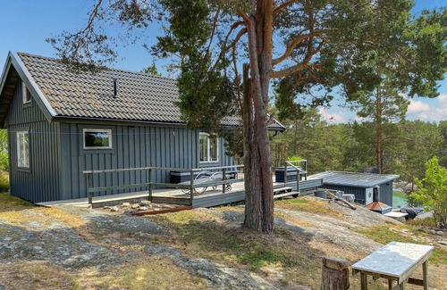 Loftahammar House | Cozy Cottage in Västervik with Oceanfront Views