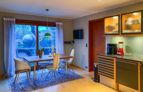 Alesund House | Comfortable 2 Bedroom Stay in Ålesund with Spa & Breakfast
