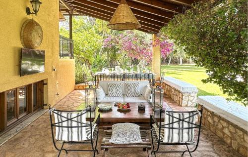 Astros House | Discover the Perfect Home in Astros Arkadia with Kitchen