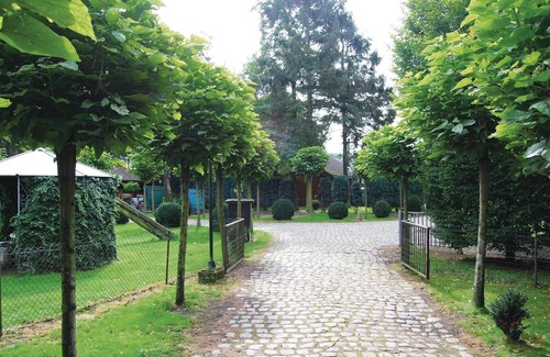 Wachtebeke House | Cozy 3 Bedroom Retreat in Wachtebeke with Spa & Kitchen
