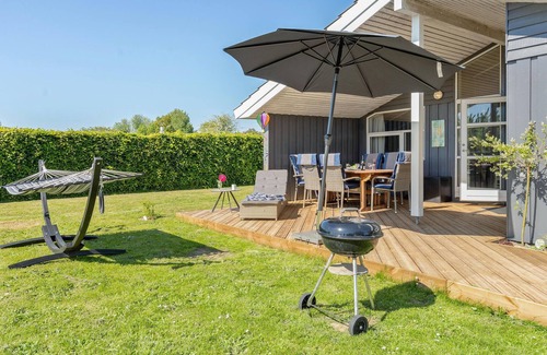 Bog By House | Family-Friendly 3 Bedroom Retreat in Bogø By
