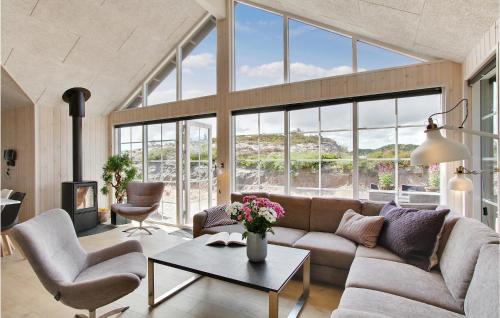Henne Strand House | Relaxing Retreat in Henne with Sauna & Pool Access