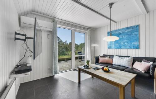Vejers Strand House | Inviting Home in Vejers Strand with Pool and Kitchen