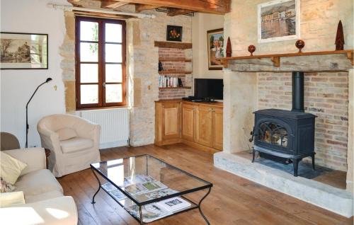Gindou House | Cozy Pet Friendly Retreat in Gindou with Kitchen Access