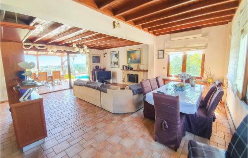 Kato Diminio House | Comfortable Kiato Retreat with Wifi and Pool Access