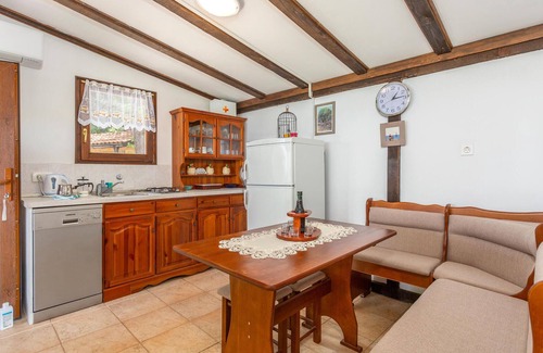 Tulisevica House | Beautiful 2 Bedroom Retreat with Oceanfront Views in Lovran