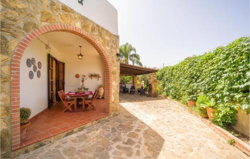 Menfi House | Beautiful Home in Menfi with Outdoor Pool and Pet Friendly