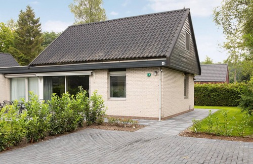 Noordwolde House | Unforgettable Family Getaway with Pool and Lake Views