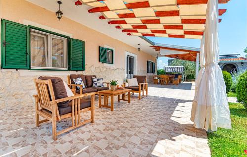 Drnis House | Pet-Friendly Getaway in Pakovo Selo with WiFi & Pool