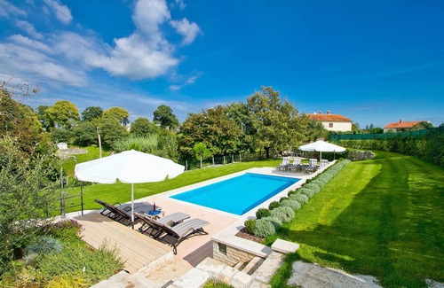 Jezenj House | Explore Family-Friendly 2 Bedroom Stay in Pazin