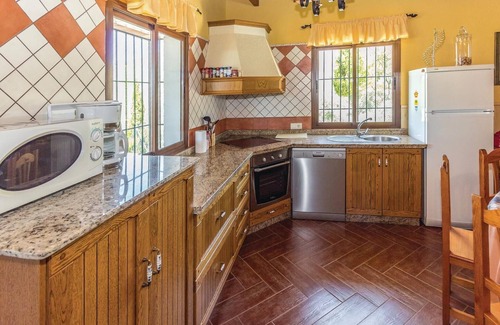 Periana House | Comfortable 3 Bedroom Retreat in Beautiful Periana