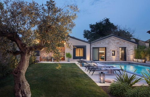 Susnjici House | Cozy 1 Bedroom Retreat with Pool in Beautiful Porec