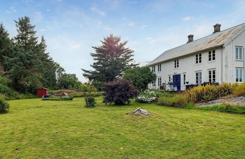 Smøla House | Discover Tranquility at Jøa Island's Idyllic Homestead
