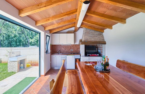 Đuba House | Family Villa in Paris with Oceanfront Views & Pool