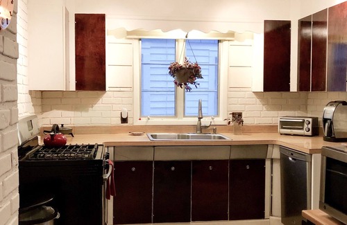 Buffalo House | Pet-Friendly Retreat in University Heights near UB South Campus