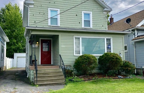 Buffalo House | Pet-Friendly Retreat in University Heights near UB South Campus