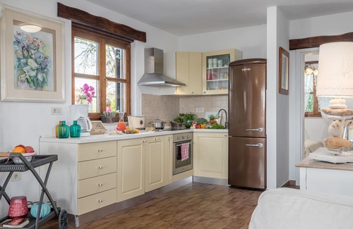 Vosteni House | Idyllic Istrian Peninsula Retreat with Pool and Spa Amenities