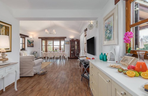 Vosteni House | Idyllic Istrian Peninsula Retreat with Pool and Spa Amenities