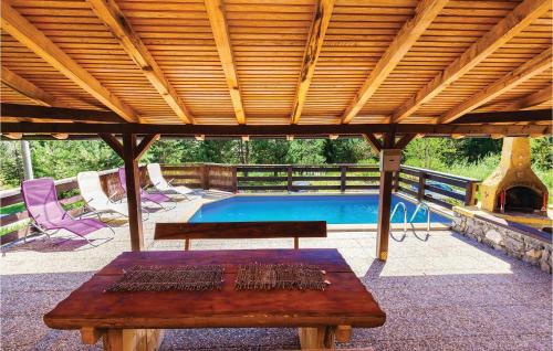 Vrata House | Beautiful 4 Bedroom Home with Pool in Vrata